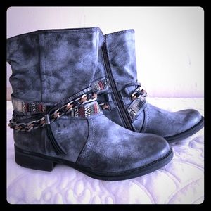 Gray walking boot low heel distressed colorful